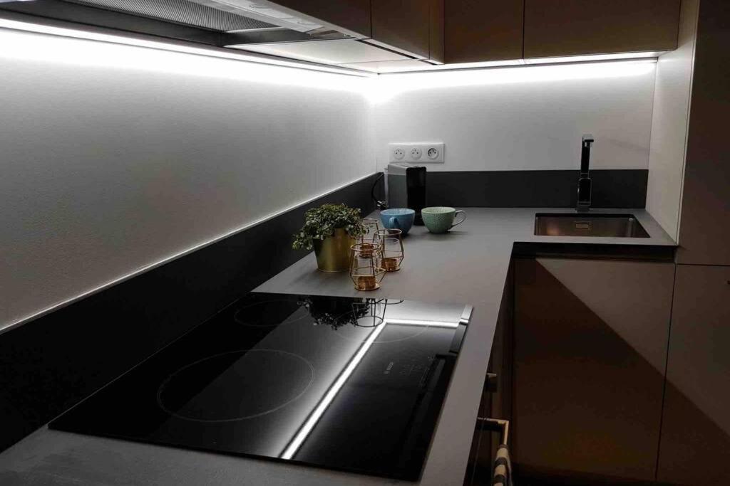Appartement 2 Chambres Refait A Neuf, Climatise, A 2 Min De La Mer 니스 외부 사진